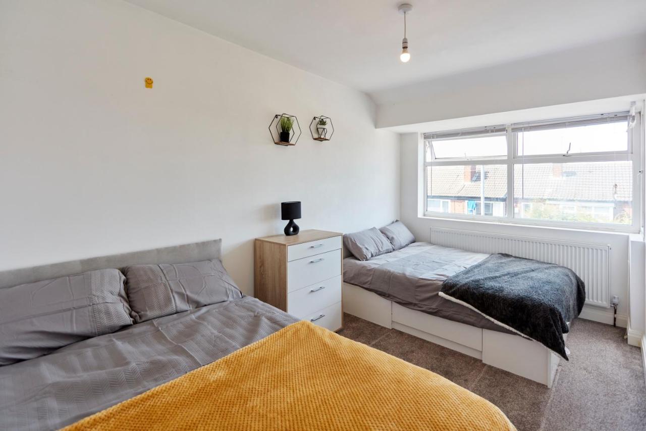 Spacious Home Close To City Centre Location Leeds  Exterior photo