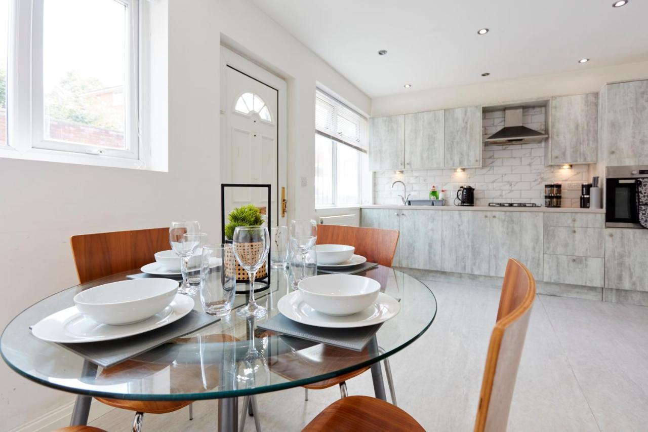 Spacious Home Close To City Centre Location Leeds  Exterior photo