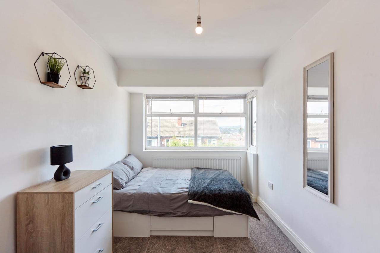 Spacious Home Close To City Centre Location Leeds  Exterior photo
